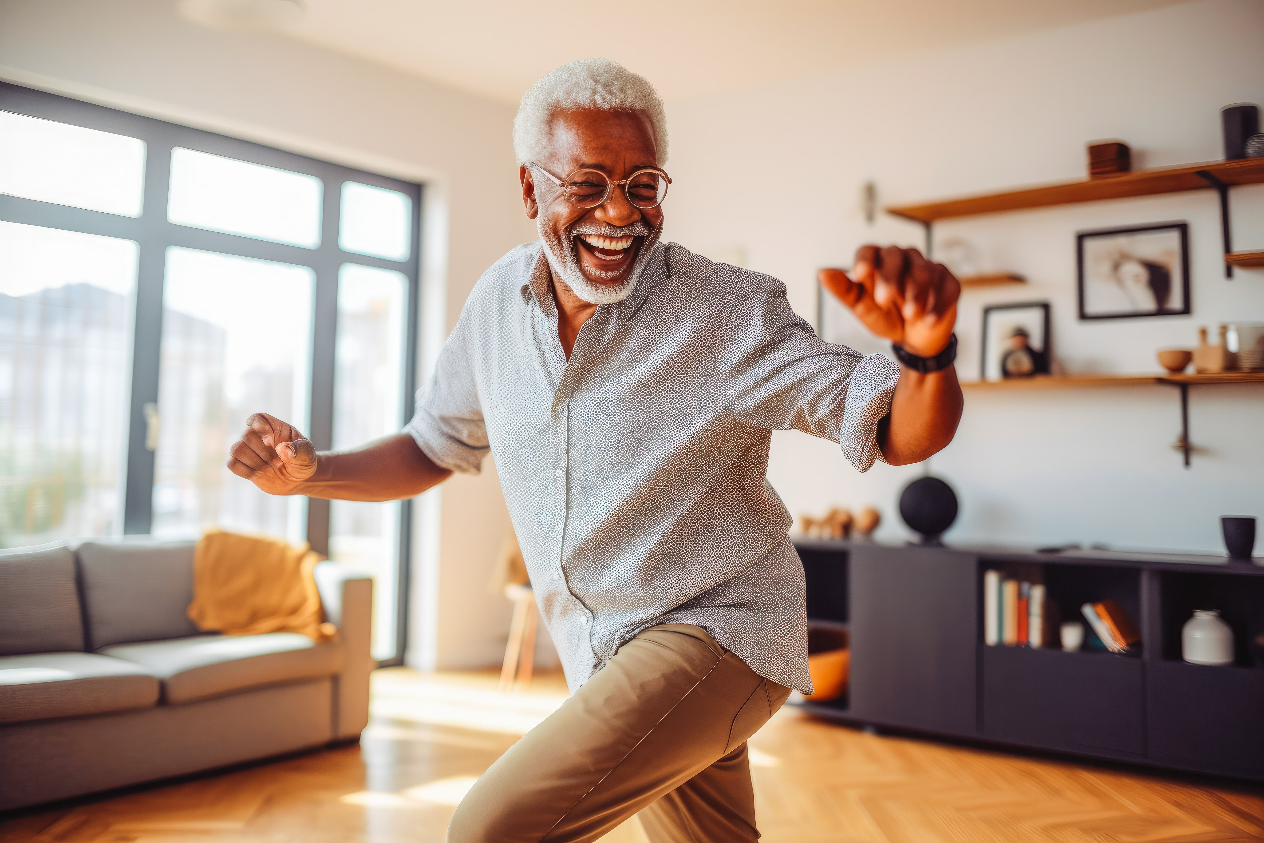 A man smiling while exercising.