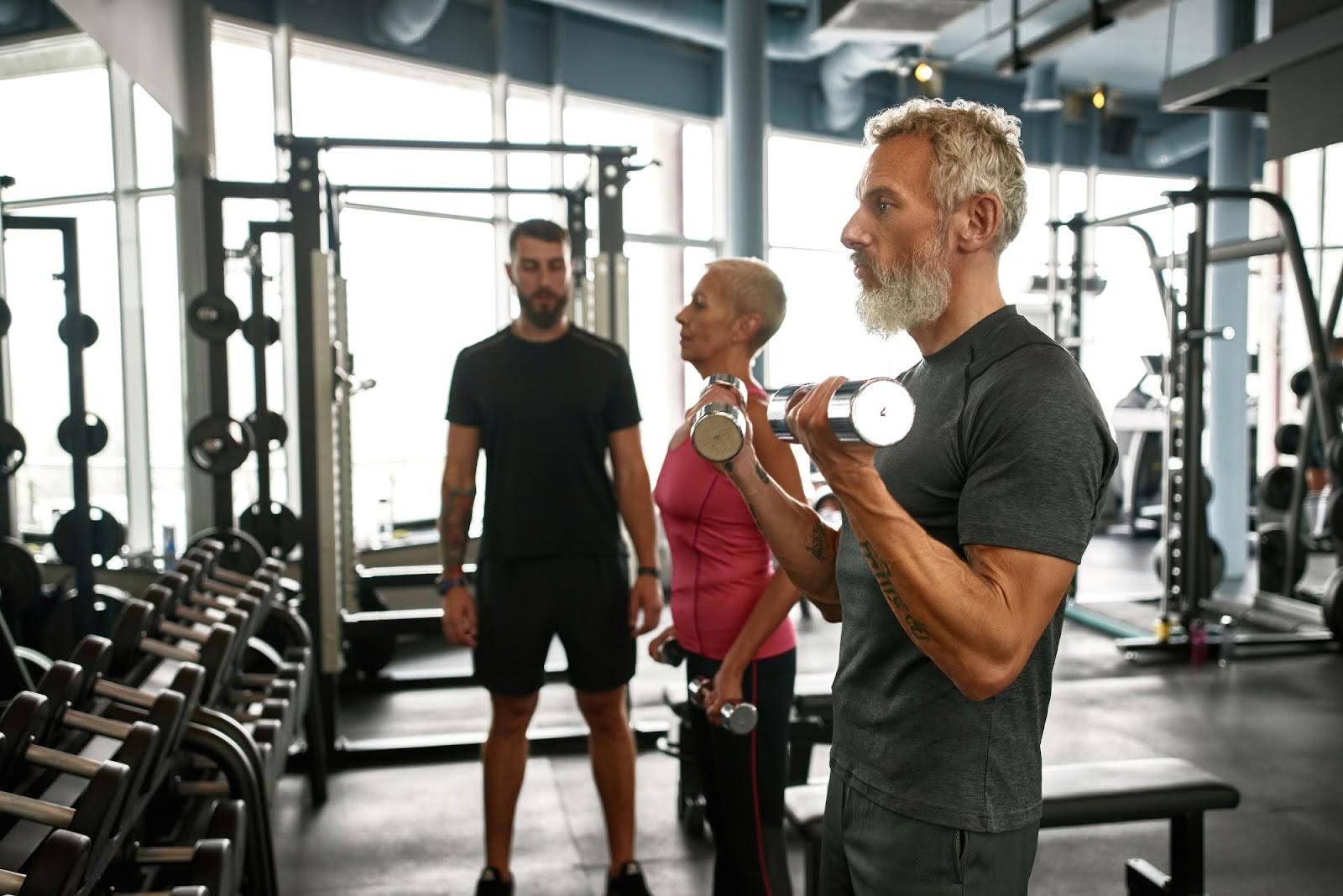 A man and a woman lifting weights.